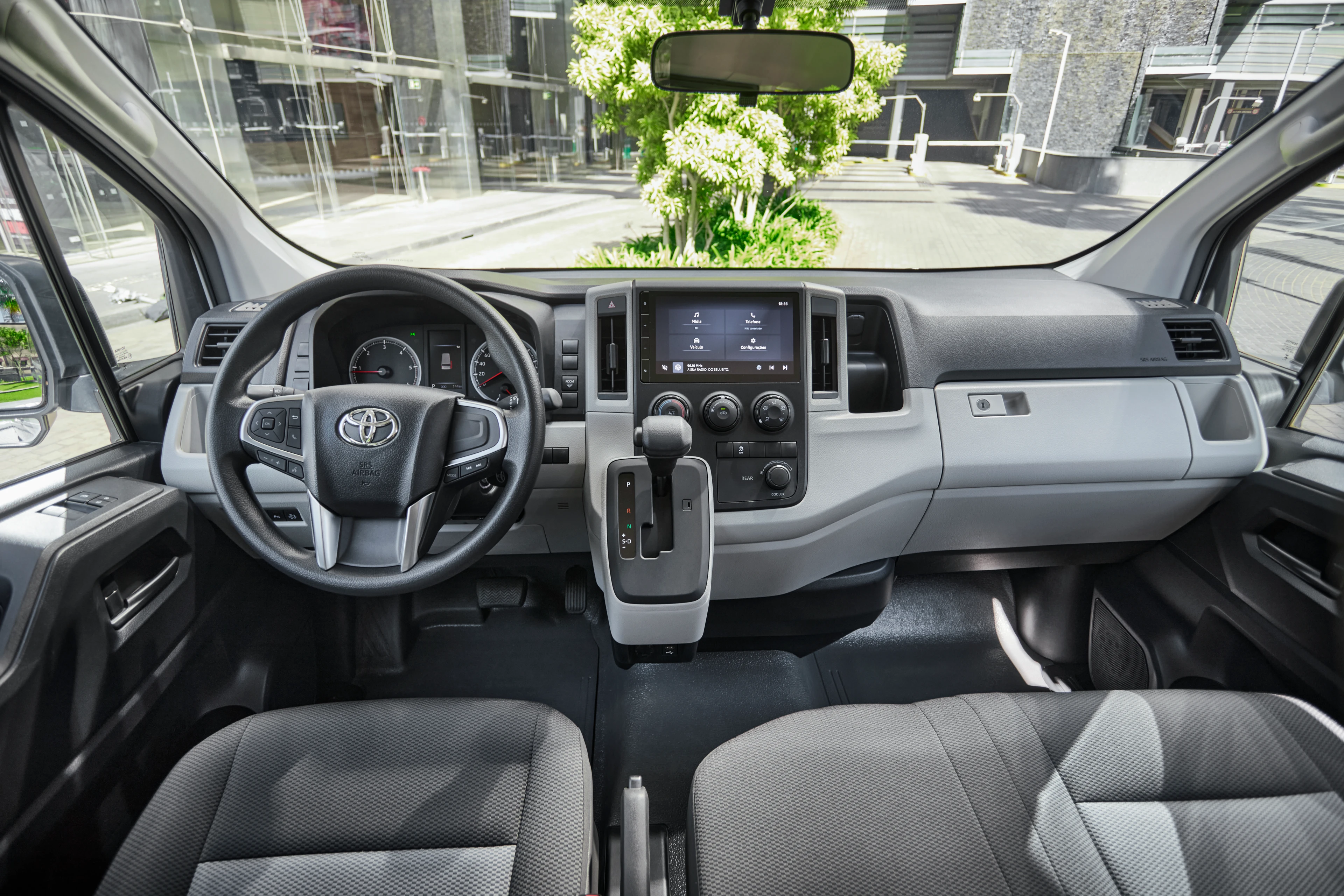 Toyota Hiace, foto 1 de 8
